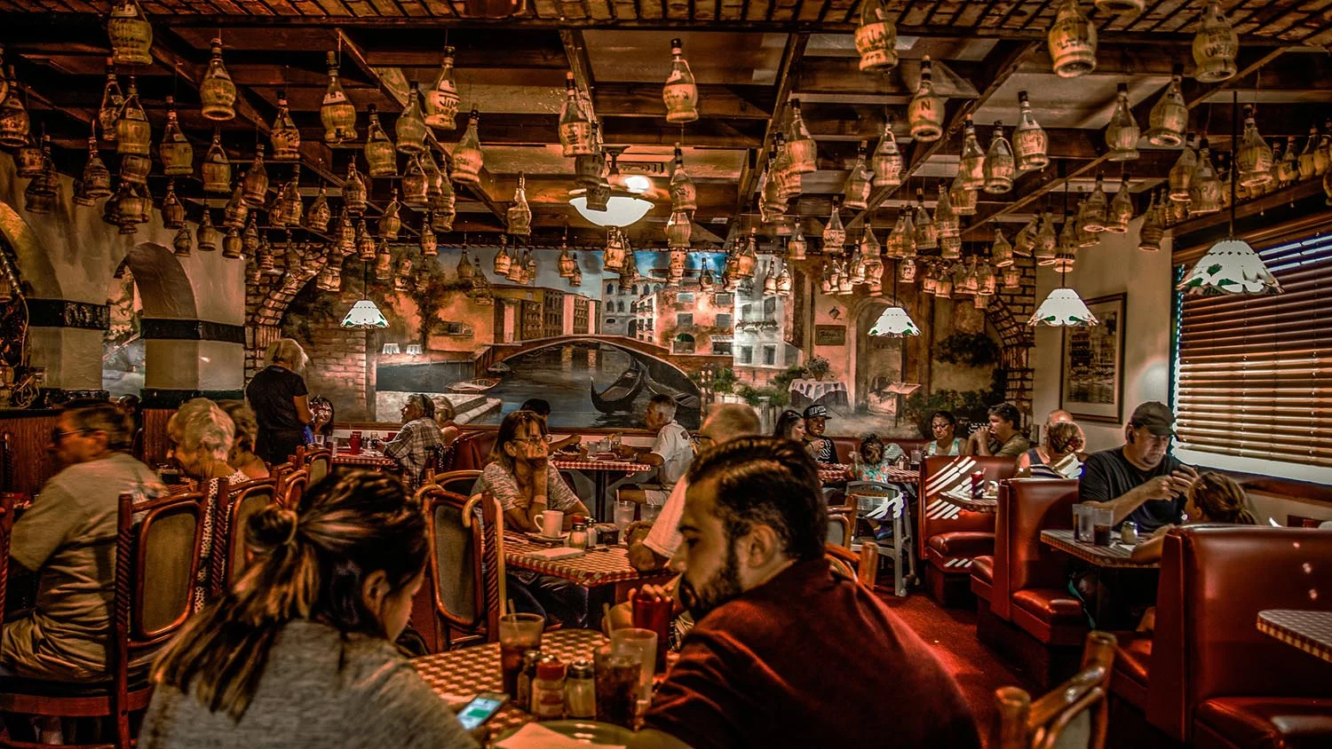 Filippis Pizza Grotto